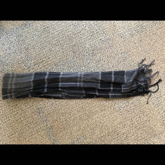 Scarfs - Picture 2 of 4